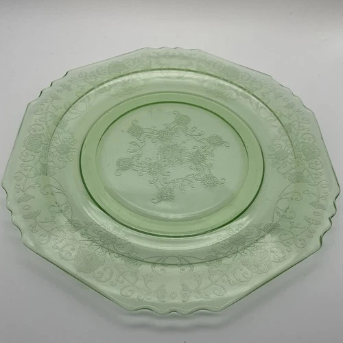 Hazel-Atlas Florentine Uranium Vaseline Green Depression Glass Plate 10” Glows