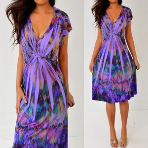 vestido de renda roxo