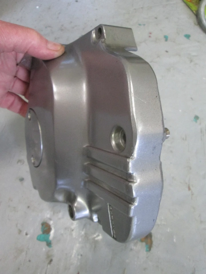 CUBIERTA PIÑÓN MOTOR SUZUKI 1991-1996 GS500E 11361-01D00 CON LIBERACIÓN EMBRAGUE Foto 3 de 4