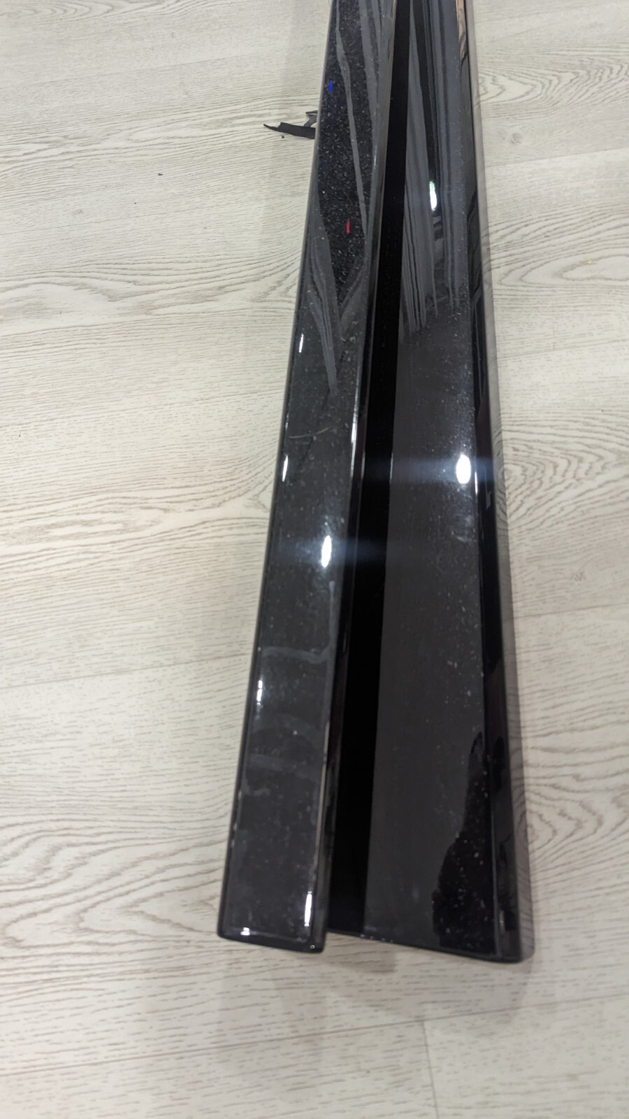 ASTON MARTIN DBX DOOR MOLDING LEFT FRONT DRIVER 2021 2022 MY83-23925-AA OEM