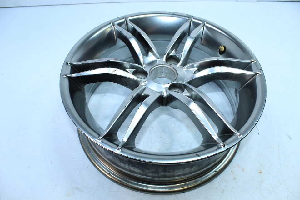 2010 CAN-AM SPYDER RT-S ROADSTER 前轮 RIM 烟熏铬 706201121 — 第 3/4 张图片