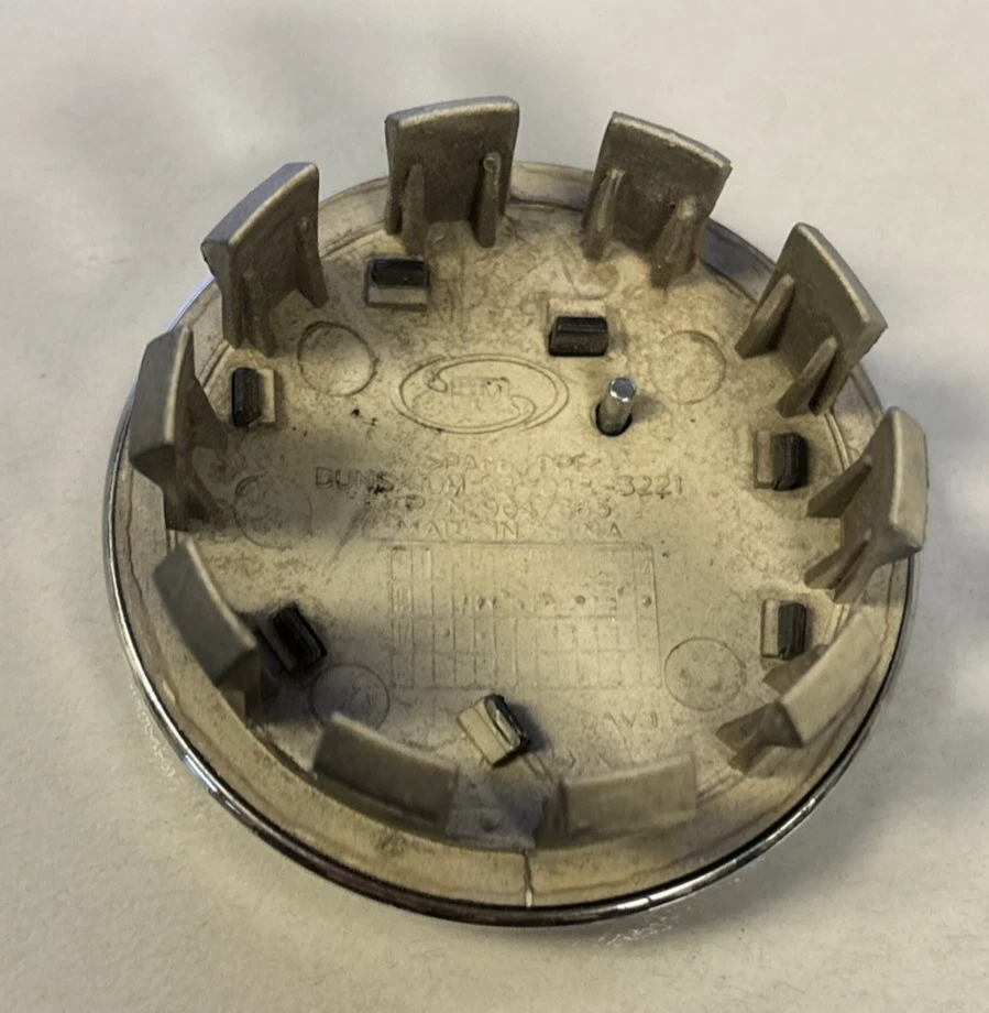 16 17 18 19 Buick Cascade OEM Center Hub Cap 9047665 53-048-3221 # 4138 4141 - Image 3 of 3