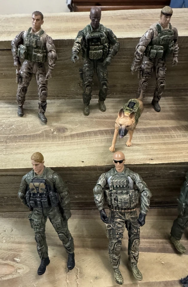 Lote de figuras BBI 1/18 Elite Force 11 Modern Soldiers Rangers Spec Ops Dogs Foto 2 de 4
