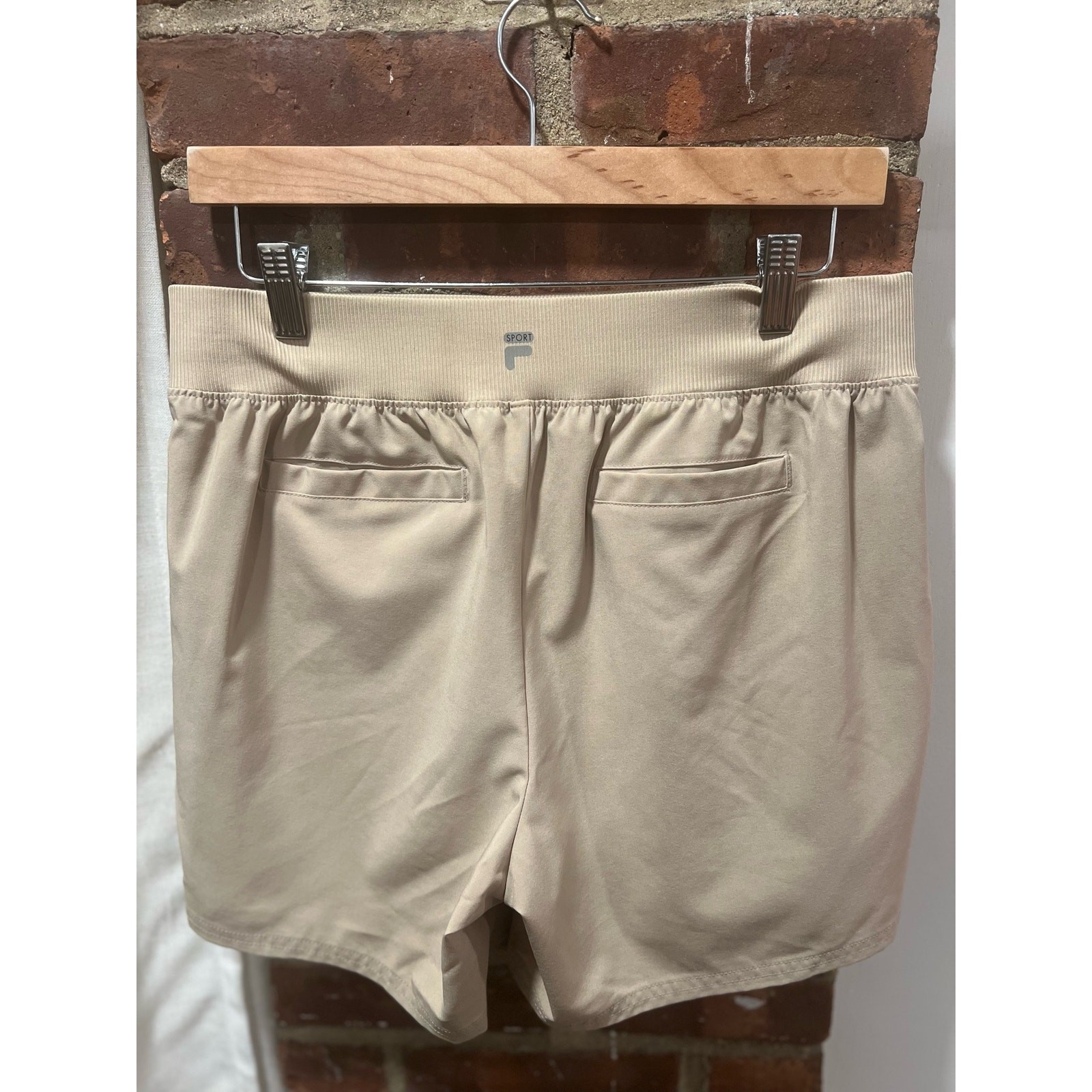 Pantaloncini donna FILA Active vita piatta anteriore elasticizzata kaki medi