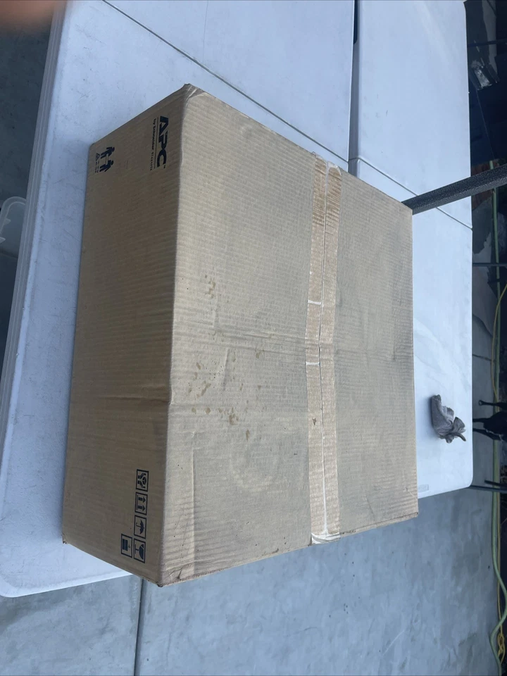 APC by Schneider Electric SMT1000RM2U Smart-UPS 1000VA Rack-Mountable UPS - Image 2 of 4