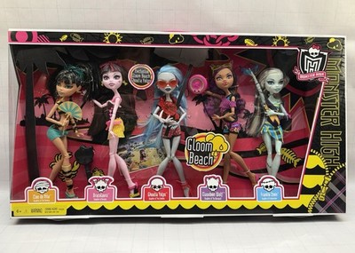 Monster High Gloom Beach Doll 5 Pack with Exclusive Ghoulia Yelps Mattel W2823
