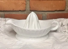 Vintage Depression Ribbed White Milk Glass Citrus Reamer Juicer Extractor 7.5"