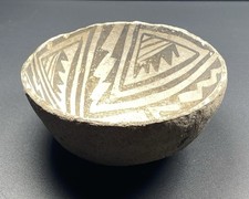 Very Old Pre-Historic ANASAZI BOWL Black and White Pottery - Nice condition