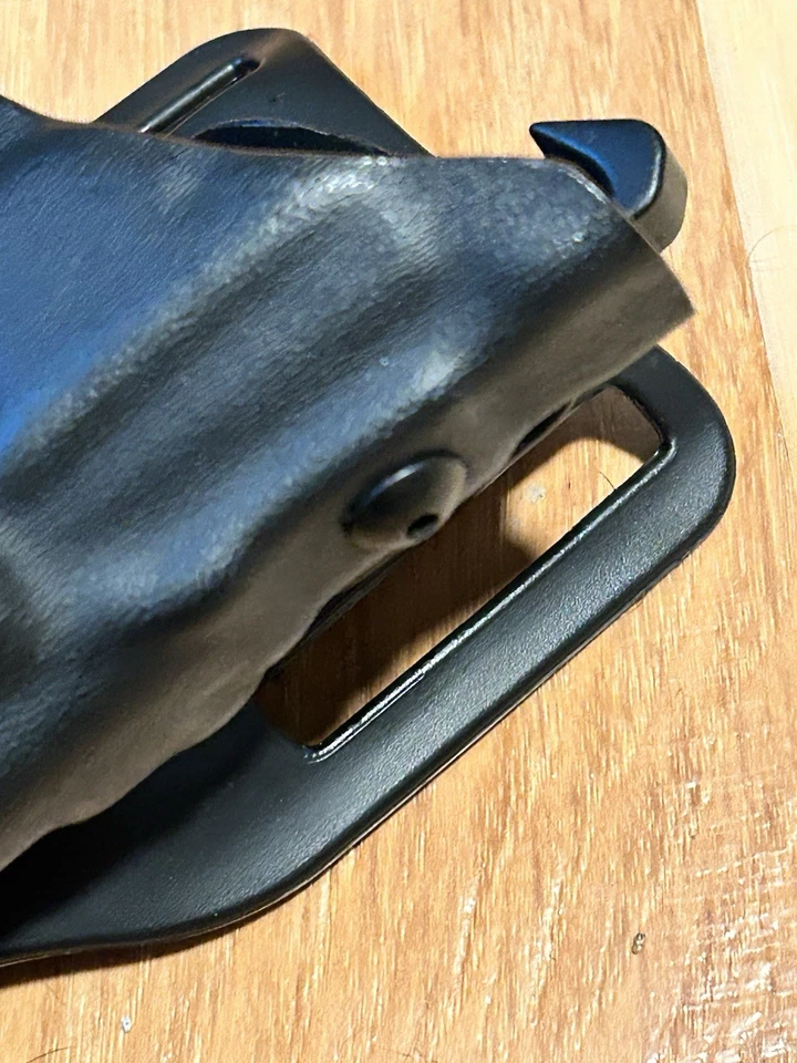 Safariland Holster ALS 6390 RH Glock 19/23 Mid-Ride Duty Level 2 W/ ALS Lock - Image 4 of 4