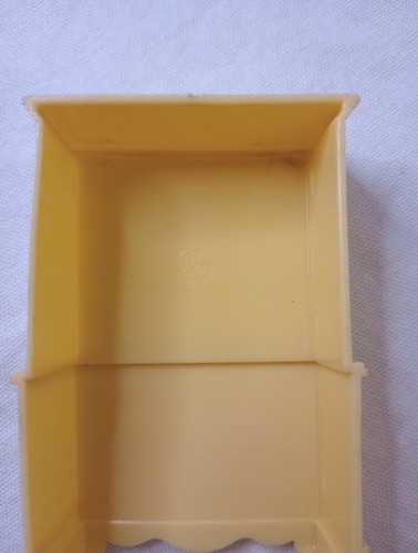 Vintage MARX Dollhouse Furniture Plastic Bedroom Set Yellow Bed Vanity Dresser - Picture 5 of 6