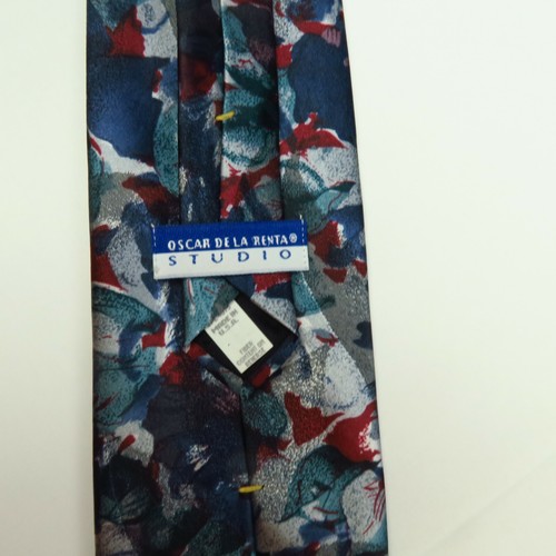 Vintage Oscar De La Renta Abstract Watercolor Mens Floral Tie Blue Red 57"x3.75" - Picture 3 of 6