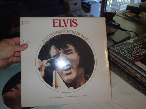 Elvis - A Legendary Performer, SEALED Volumes 1 and volume 2 RCA 1970s - Picture 4 of 5