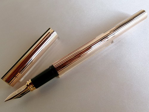 S.T. Dupont Classic Fountain Pen 18K M Nib Gold Plated Black Line Clip - Picture 3 of 15