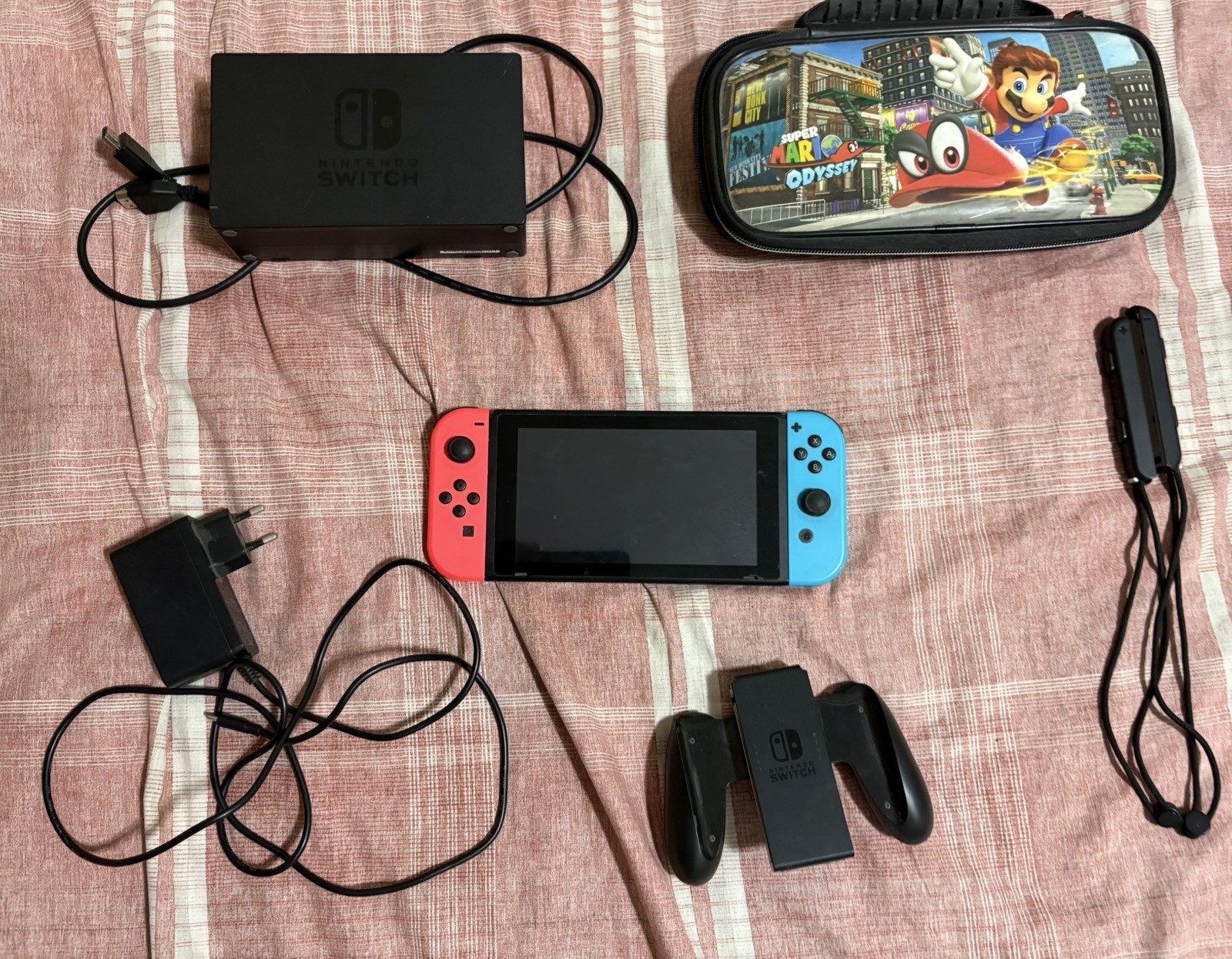 Switch V1 HAC-001 Unpatched + Joy-Con senza drift