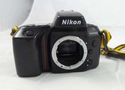 Nikon N70 analoge Spiegelreflexkamera 35 mm AF   nur Gehäuse