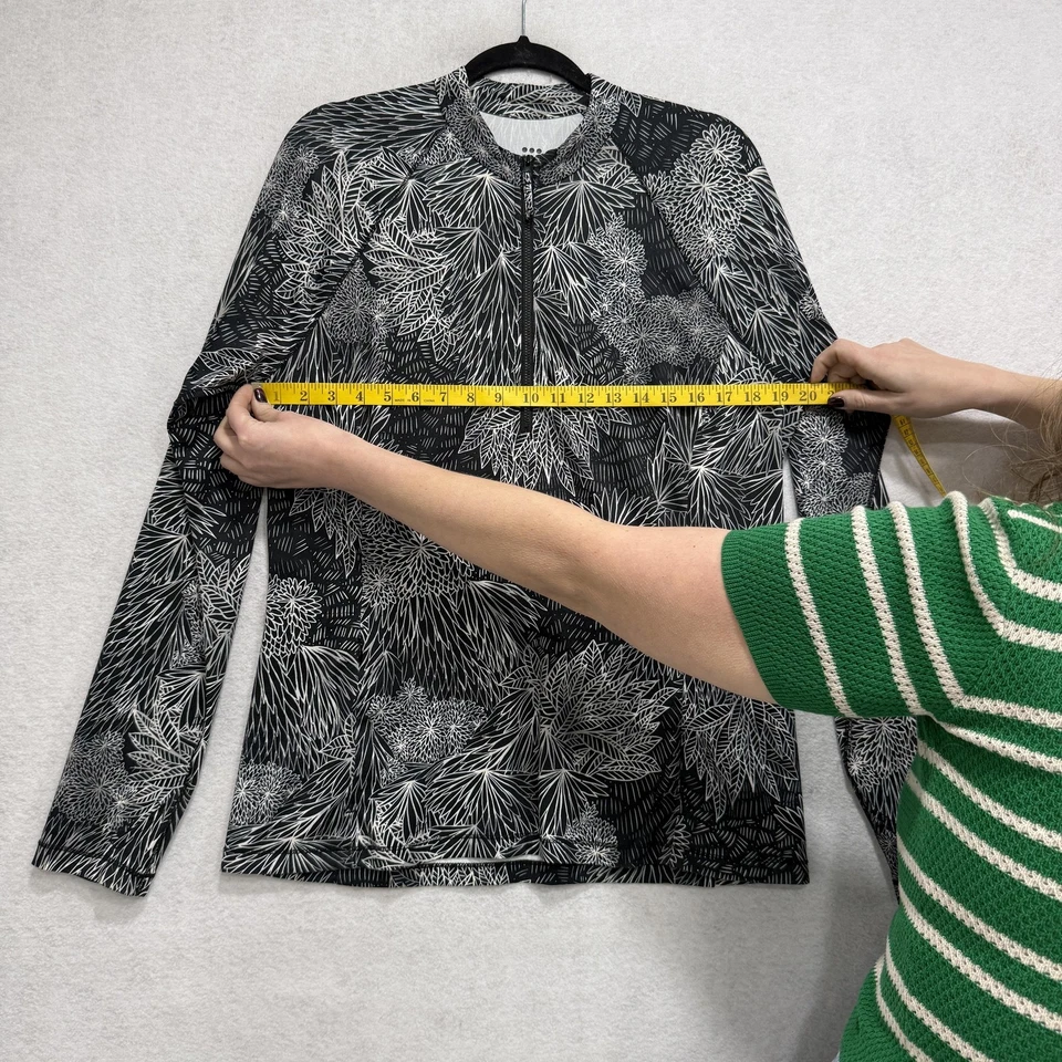 Camisa pulóver Title Nine Quarter cremallera para mujer grande negra blanca floral agujeros para los pulgares Foto 3 de 4