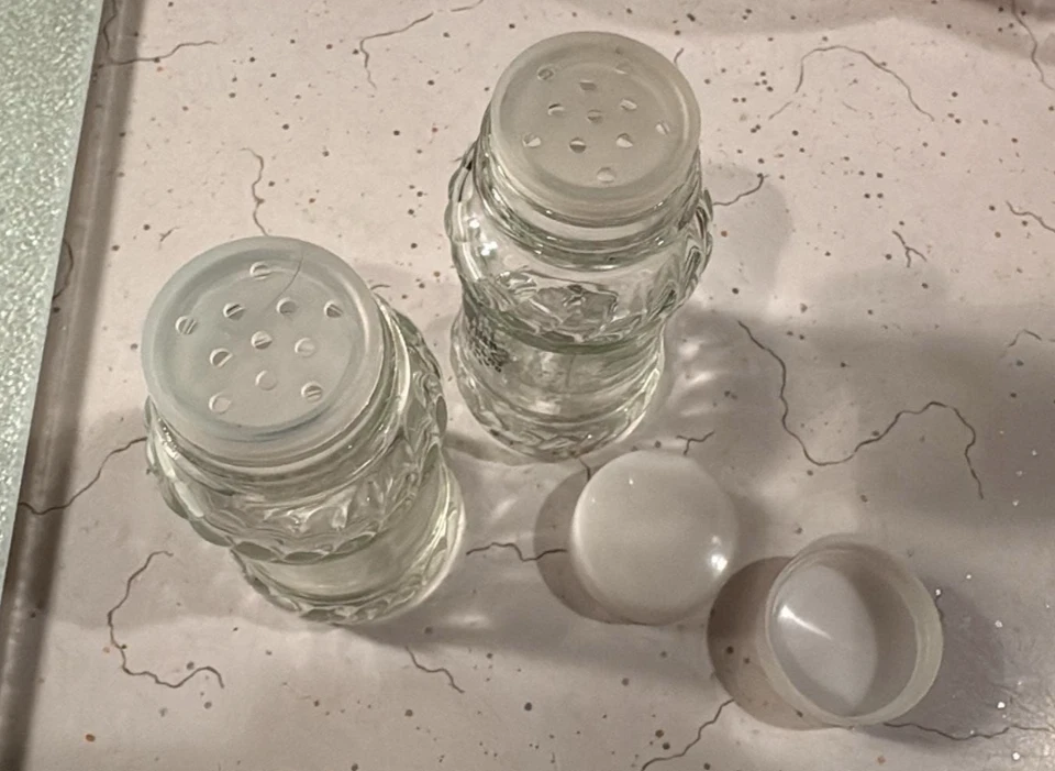 BLACK RAVEN KELLY AXE CHARLSTON W.V. USA AXES TOOLS SALT & PEPPER SHAKERS - Image 2 of 2