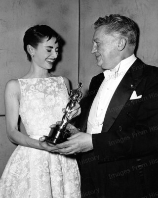 8x10 Print Audrey Hepburn Oscar Roman Holiday Jean Hersholt Presenter 1953  #AHJH