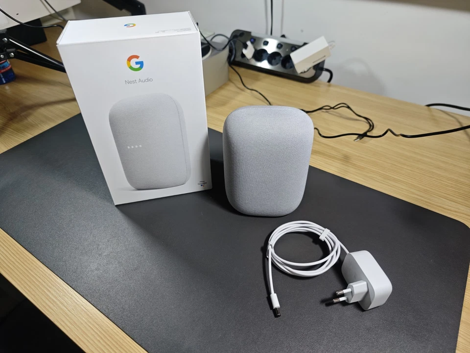 Google Nest Audio Assistente Vocale senza Filo -  Grigio Chiaro 