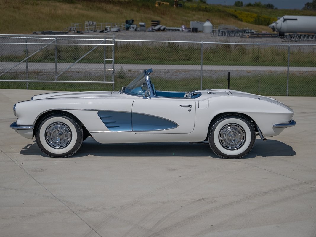1961 Ermine White Chevrolet Corvette   | C1 Corvette Photo 9
