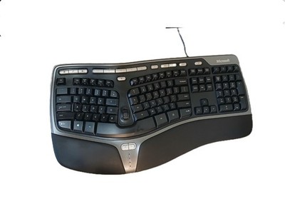 Microsoft Natural Ergonomic Keyboard 4000 v1.0 Wired USB w Wrist Rest Riser