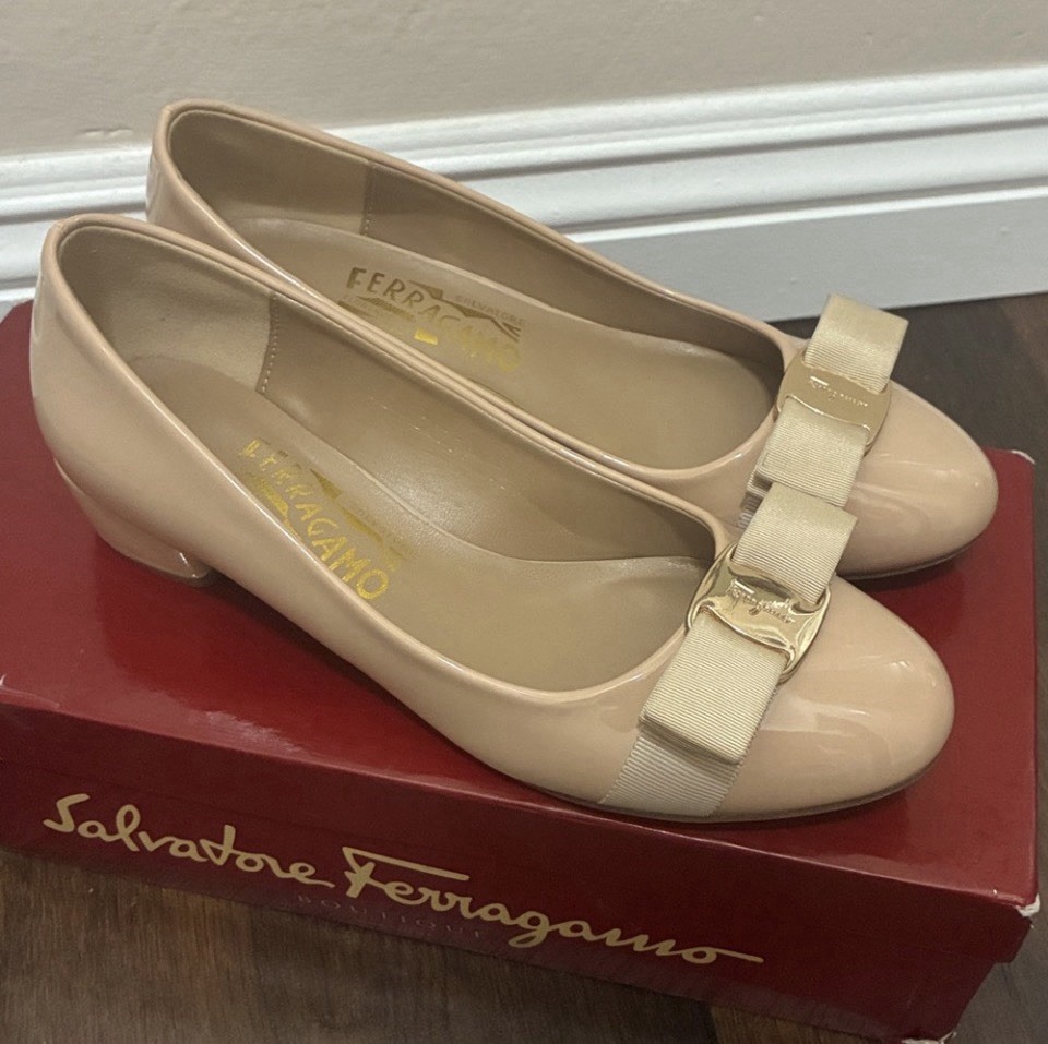 Salvatore Ferragamo Nude Patent Vara Bow Shoes 6M BALLET FLATS