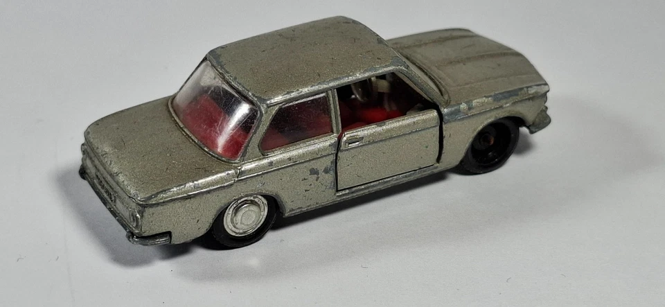 BMW 2002 1/66 Schuco grigia - Immagine 2 di 4