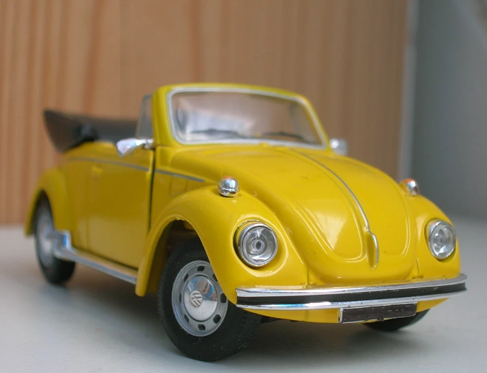 VW Volkswagen Maggiolino 1302 cabriolet 1/43  giallo maggiolone beetle - Immagine 2 di 4