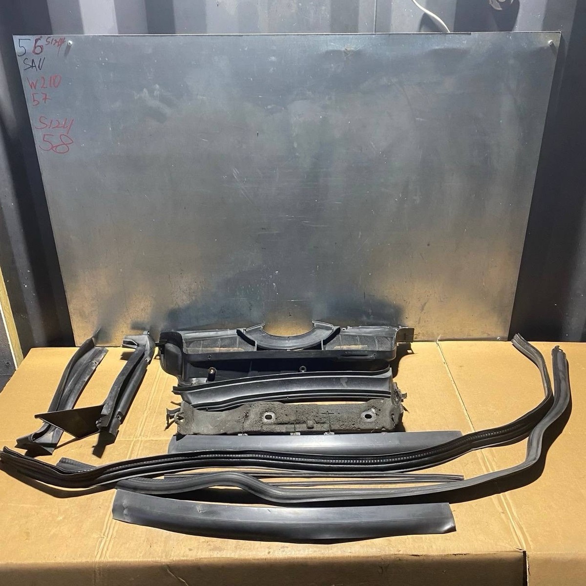 Mercedes-Benz W124 Wagon Windshield Wiper Plastic Trim Set