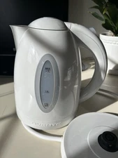 OVENTE KP72W 1.7L Cordless Electric Kettle - White