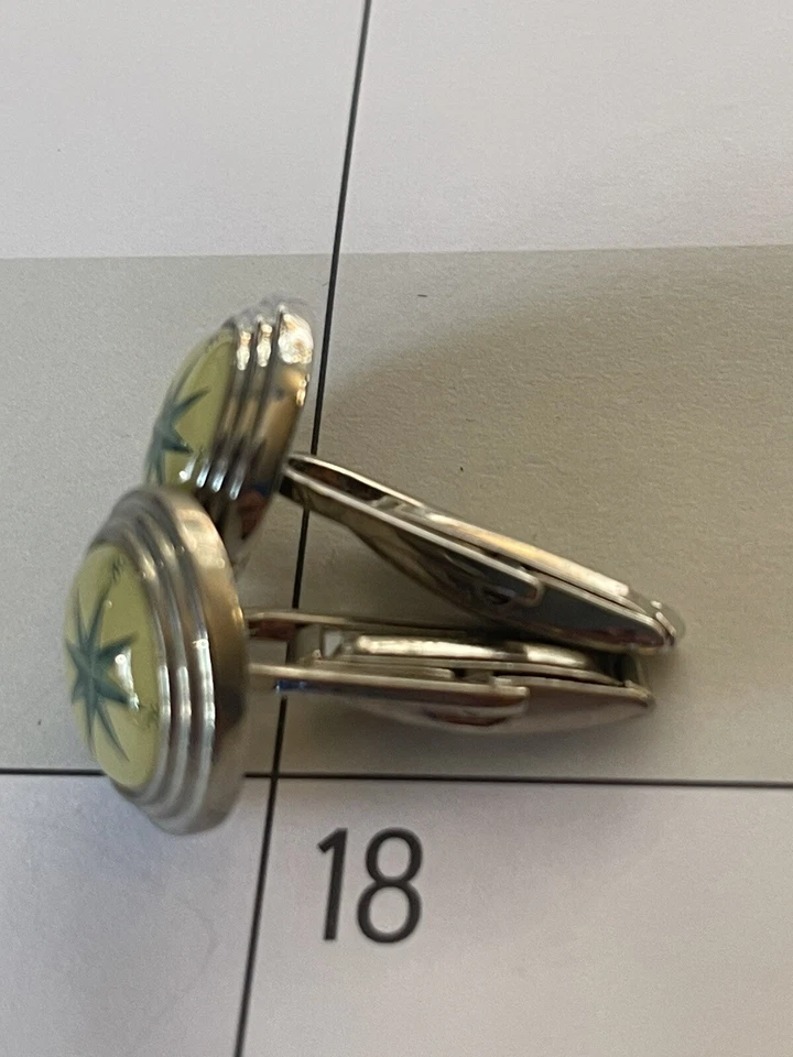 Gemelos Nautica tono plata redondo estriado frente hombre ¡Joyería! Foto 2 de 3