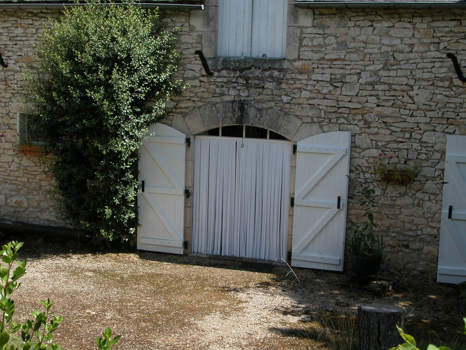 Écran de ferme française pour créer un coin bureau chaleureux dans votre salon