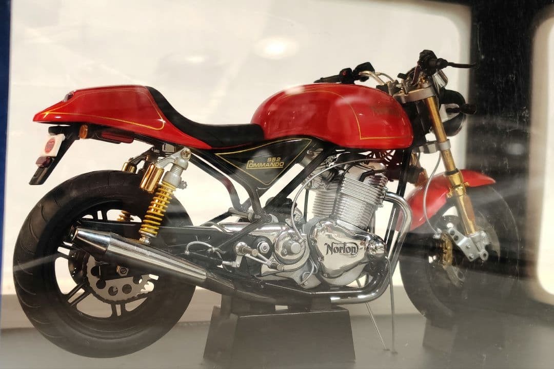 Autoart Norton Commando 952 1/12 Scale Red Motorcycle Model New | eBay