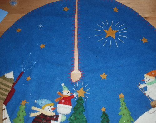 Hand Appliqued Felt Christmas Tree Skirt 28" - Picture 2 of 9