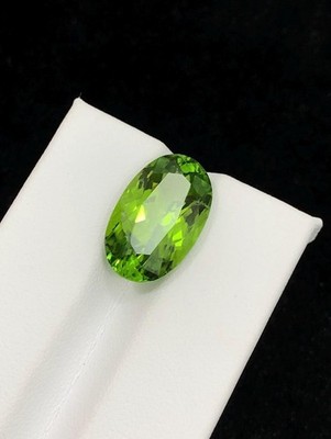 Apple Green Oval Cut Peridot Gemstone For Anniversary Ring - 8.50 carat