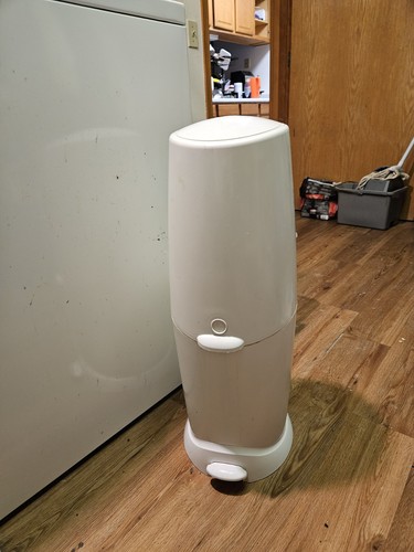 Playtex Diaper Genie Diaper Disposal System Pail White Baby Nursery Odor Control
