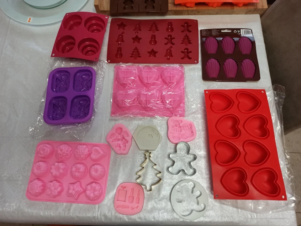 Konvolut Silikonform + kleine Austechformen, Wichtel Verzieren Pralinen 45 Stk. - Bild 3 von 4