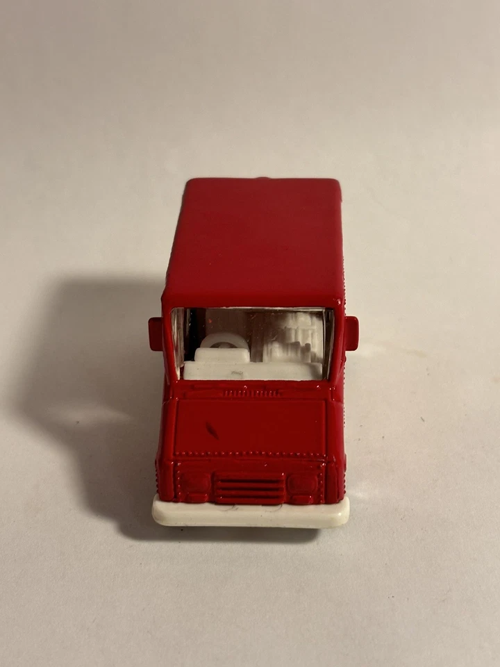 1999 Matchbox Delivery Service Spongebob Squarepants RED 1:68 Diecast 2.5" TRUCK - Image 2 of 4