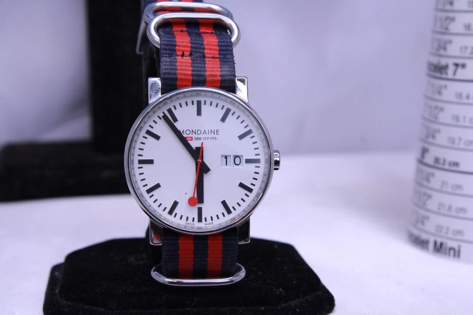 RELOJ SUIZO MONDAINE RAILWAY 30303 40MM FECHA GRANDE Foto 4 de 4