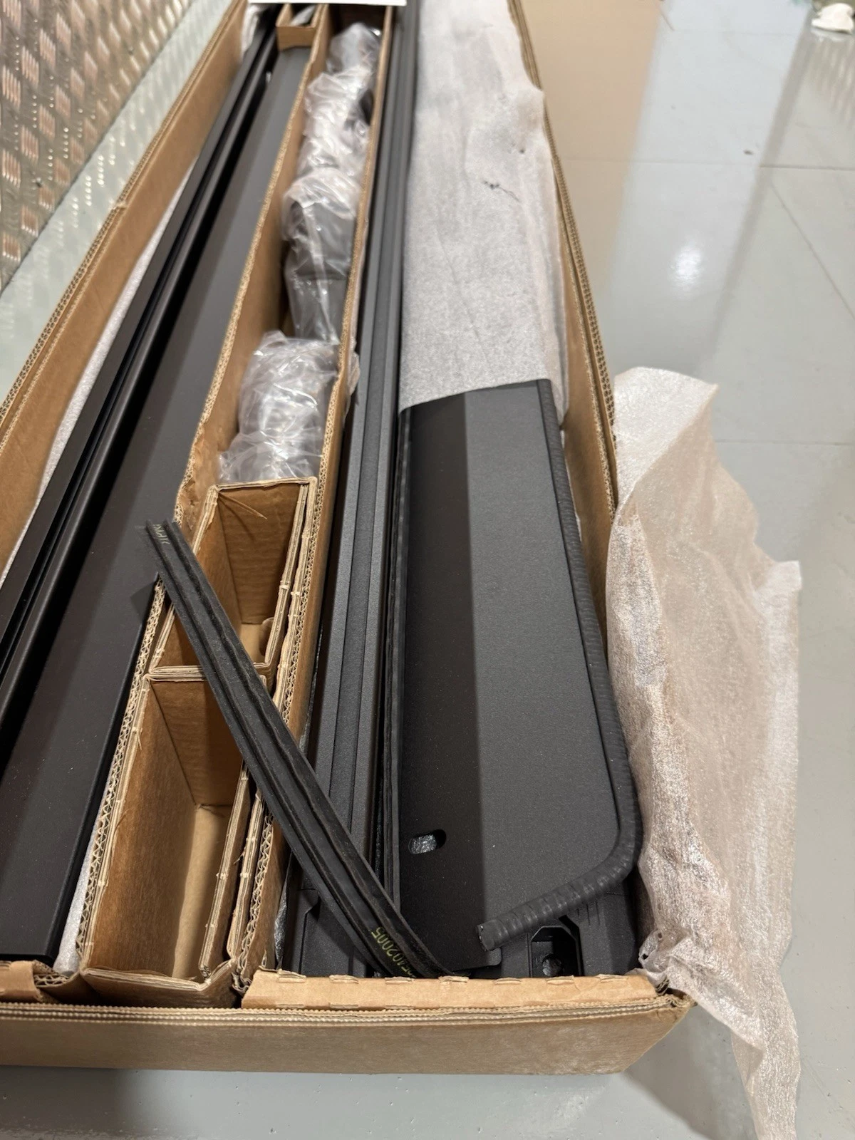Thule Caprock XL Roof Platform Extra Large 611004 Brand New In Box 12