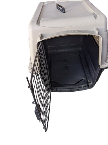 Grreat Choice Plastic Dog Kennel, Tan & Black, 24"X21x20 LxHxW