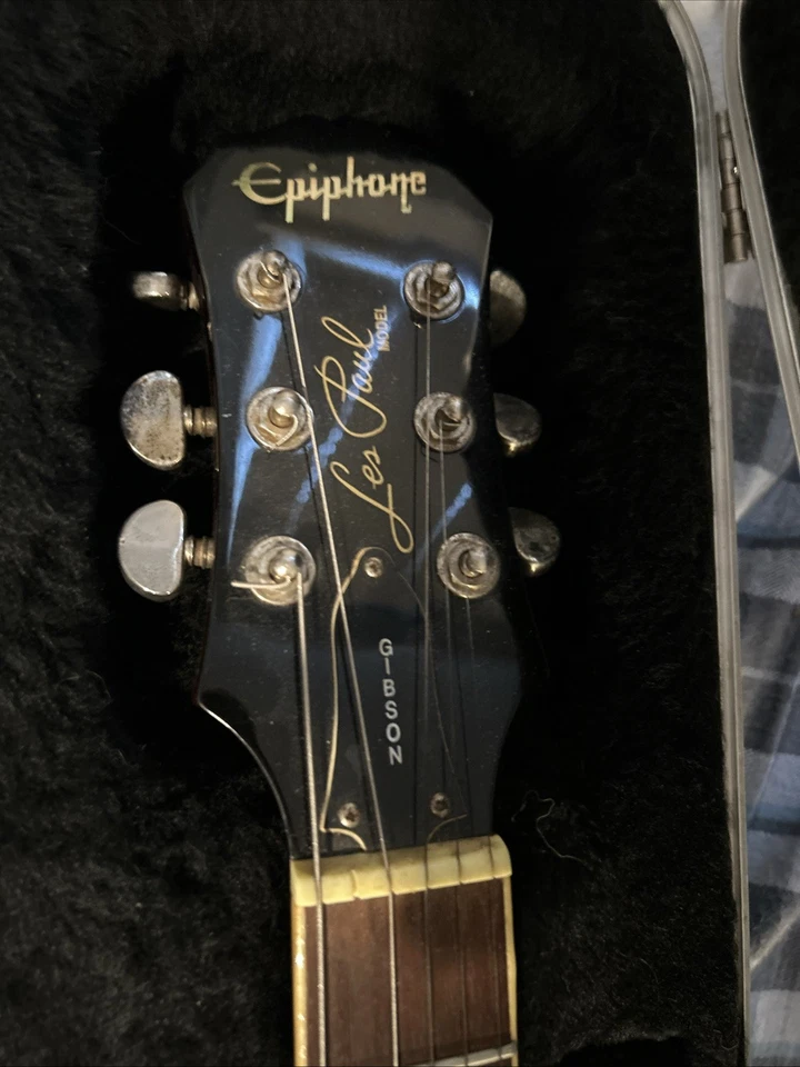 Guitarra eléctrica Epiphone Gibson-Les Paul Standard Cherry Sunburst con estuche Foto 2 de 2