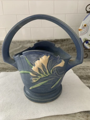 1945 ROSEVILLE ART POTTERY BLUE FREESIA BASKET 391-8"  NICE WITH VERY SMALL FLAW