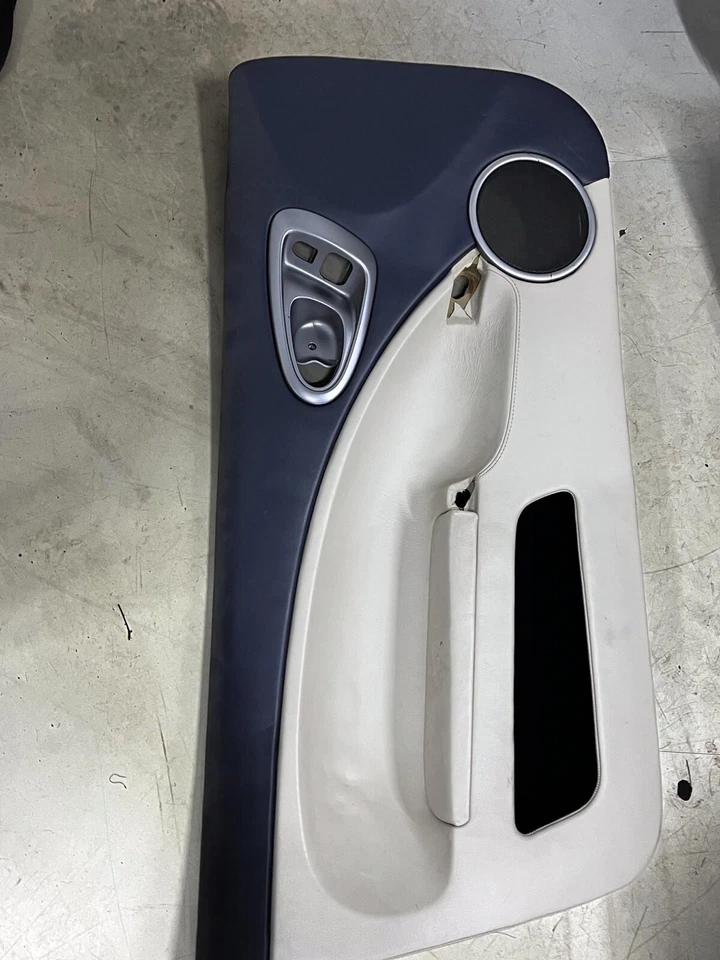 ASTON MARTIN VANQUISH 2002 PORTA/PORTA CARTÃO LH (1R12-831475-ABW) - Imagem 4 de 4