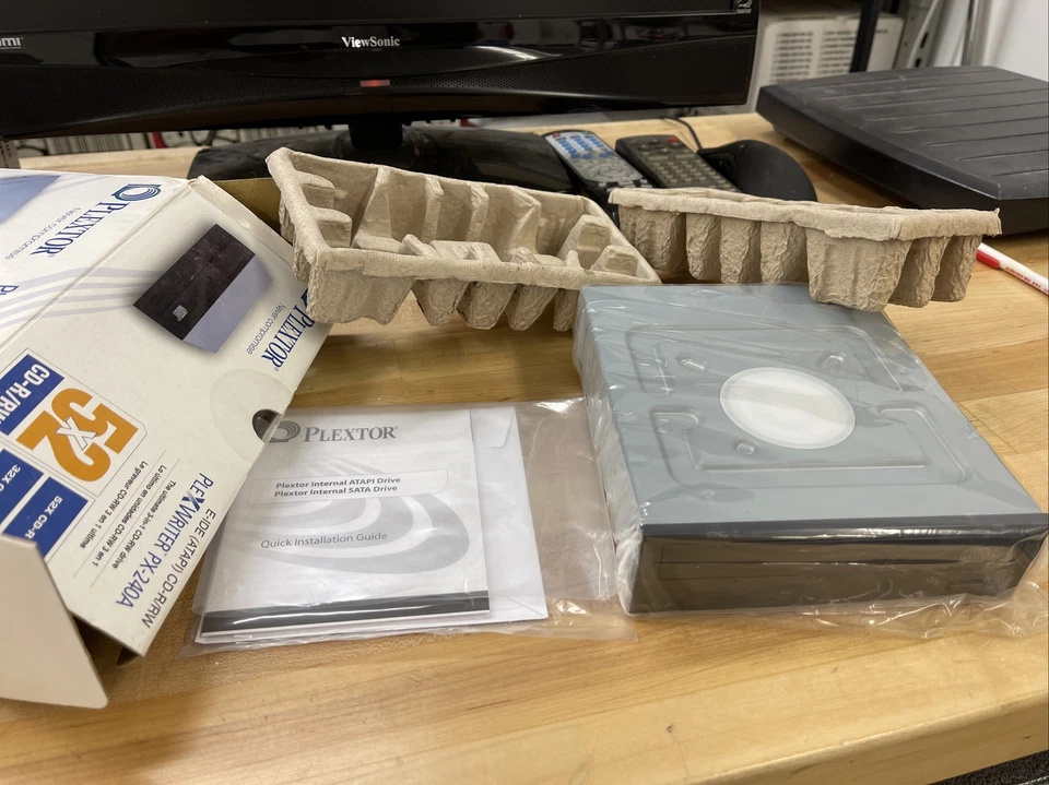 PLEXTOR PX-240A INTERNAL 52x32x52 PLEXWRITER E-IDE CD-RW *NEW* - Image 4 of 4