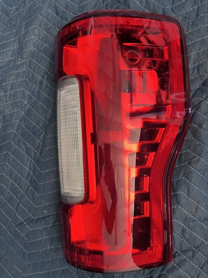 NEW 2017-19 Ford Super Duty Oem New  F250 F350 RIGHT Tail Light HC3B-13B504-AE