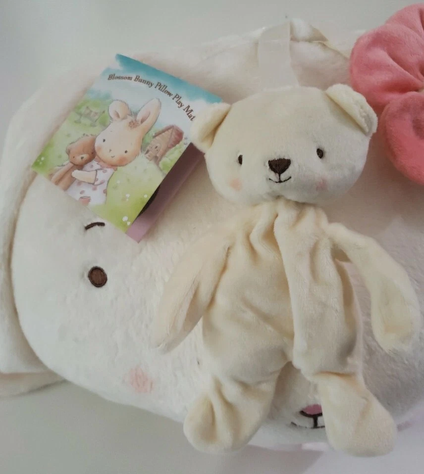 Bunnies By The Bay Bunny Almohada Alfombra de Juego Rosa Conejo Peluche Con Oso y Flor Foto 4 de 4