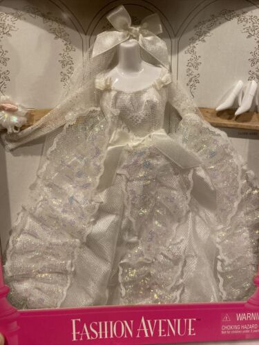 1995 Mattel Barbie Fashion Avenue WHITE WEDDING GOWN & SHOES NRFB 14398 - Picture 1 of 4