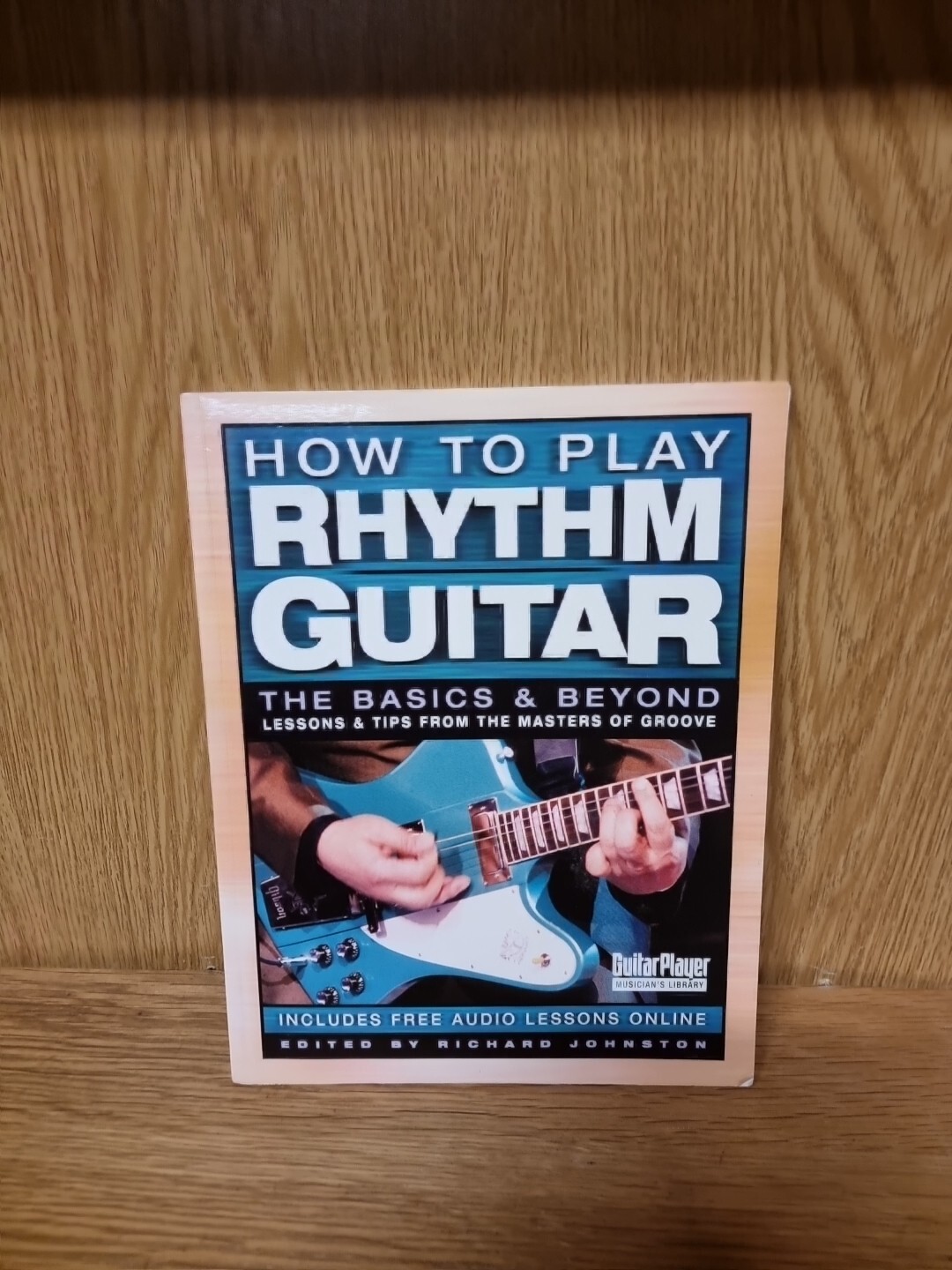 How to Play Rhythm Guitar: The Basics and Beyond (32f)
