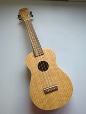 ASHBURY AU40C UKULELE Soprano Flame Oak SAN11